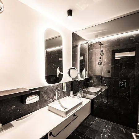 Hotel Pinei Urtijëi Buitenkant foto