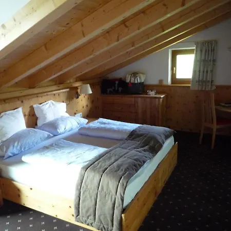 Hotel Pinei Urtijëi Buitenkant foto