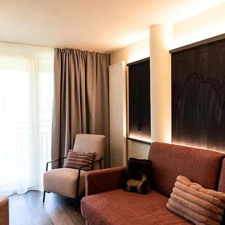 Hotel Pinei Urtijëi Buitenkant foto