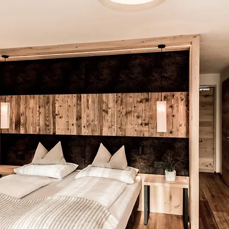 Hotel Pinei Urtijëi Buitenkant foto