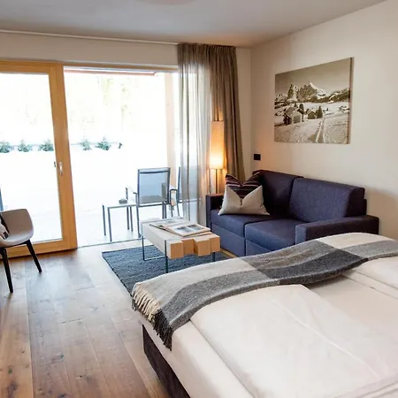 Hotel Pinei Urtijëi Buitenkant foto